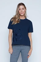 Le t-shirt brodé de fleurs