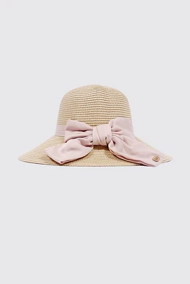 Le chapeau de paille avec ruban