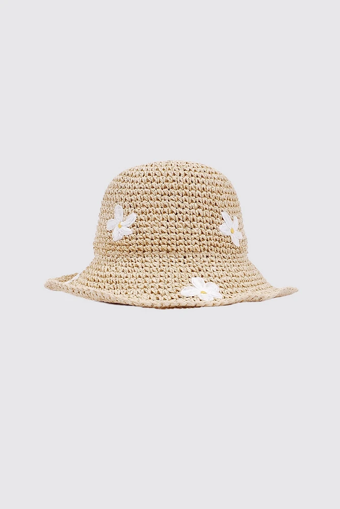 Le chapeau en crochet avec fleurs