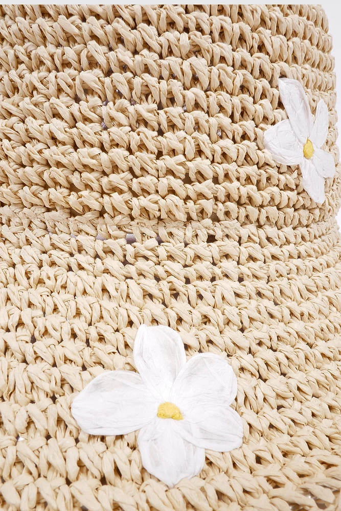 Le chapeau en crochet avec fleurs