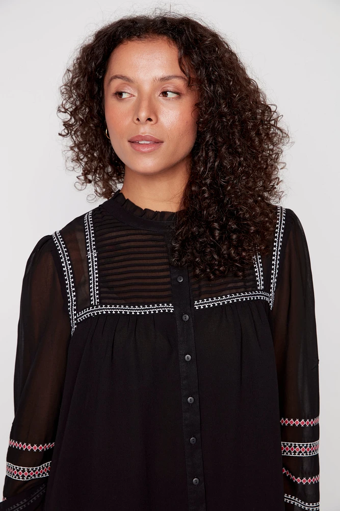 La blouse en georgette brodée