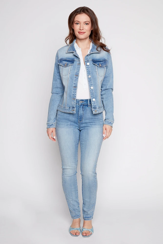 La veste en denim avec détails strass