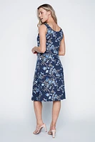 La robe d'été à imprimé fleuri et pois