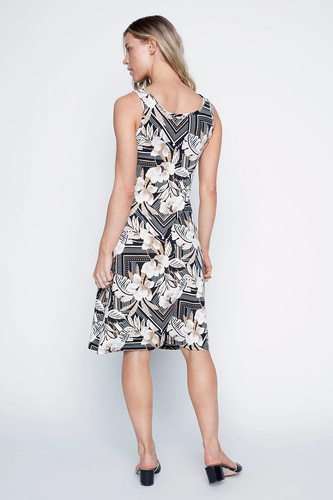 La robe d'été à imprimé floral abstrait