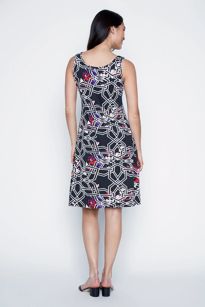 La robe d'été à imprimé floral abstrait