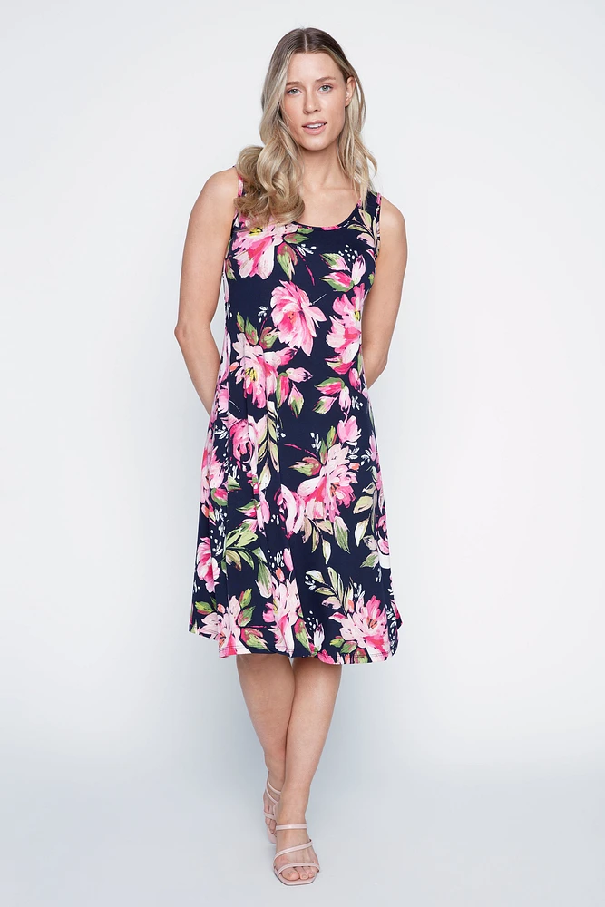 La robe d'été à imprimé floral abstrait