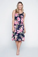 La robe d'été à imprimé floral abstrait