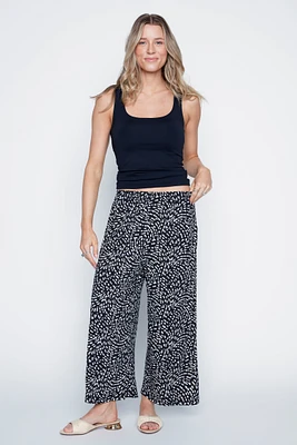 Le pantalon gaucho à imprimé abstrait