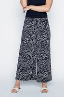 Le pantalon gaucho à imprimé abstrait
