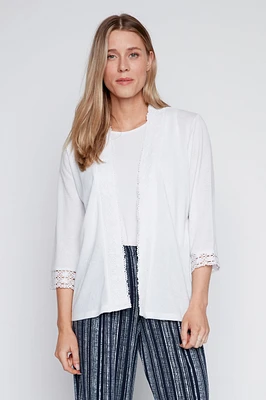 Le cardigan uni avec bordure au crochet