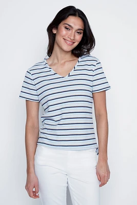 Le t-shirt à rayures col en v
