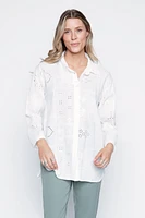 La blouse en coton brodée d'œillets