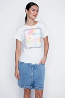 Le t-shirt en coton avec boîte à fleurs