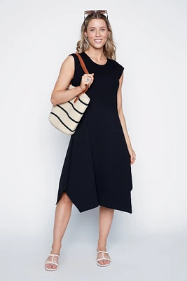 La robe unie à ourlet asymétrique