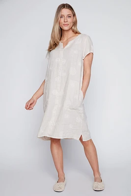 La robe en lin avec broderie circulaire