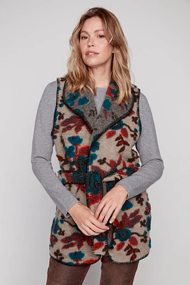 Le gilet ceinturé en laine bouillie avec broderie florale