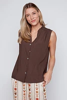 La blouse à col volanté