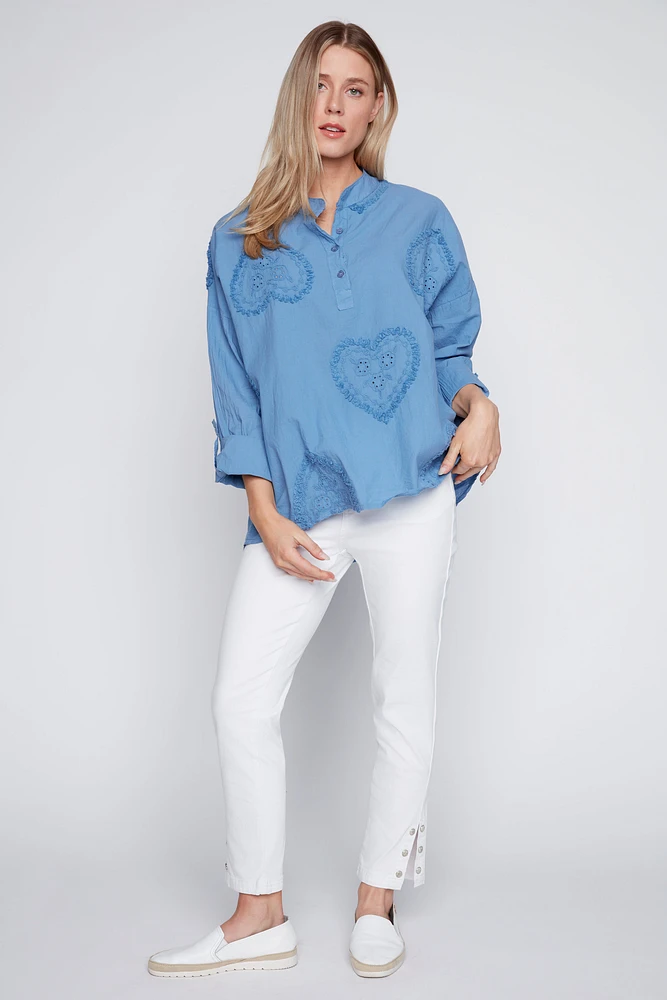La blouse en coton avec broderie coeur