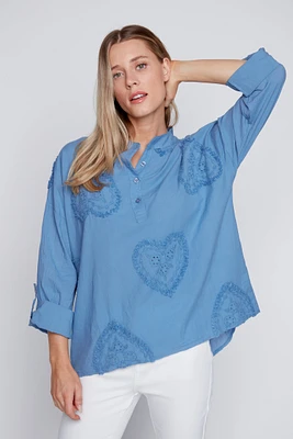 La blouse en coton avec broderie coeur
