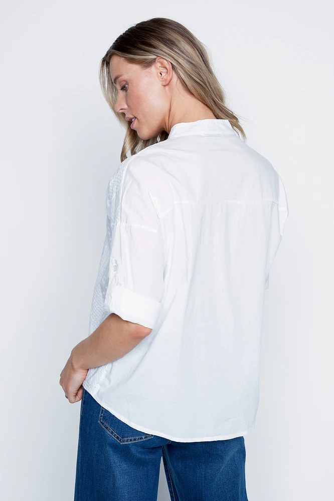 La blouse en coton brodé sur le devant