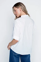 La blouse en coton brodé sur le devant
