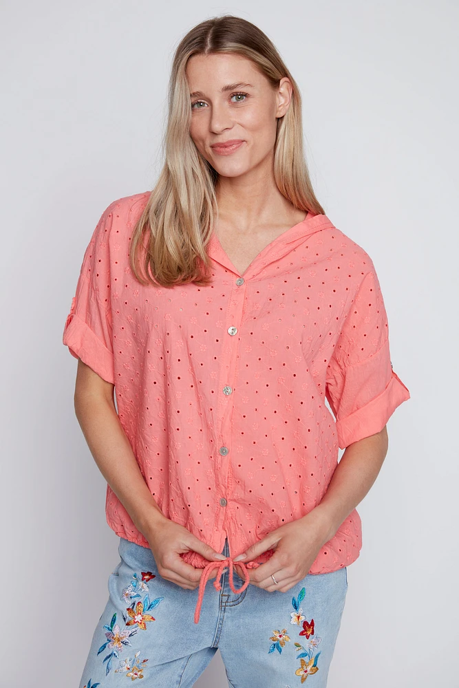 La blouse à œillets en coton