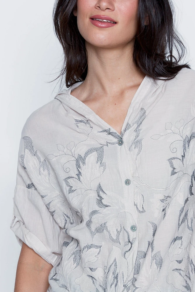 La blouse en coton à feuilles brodées