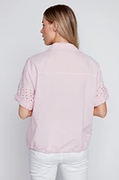 La blouse à œillets en coton