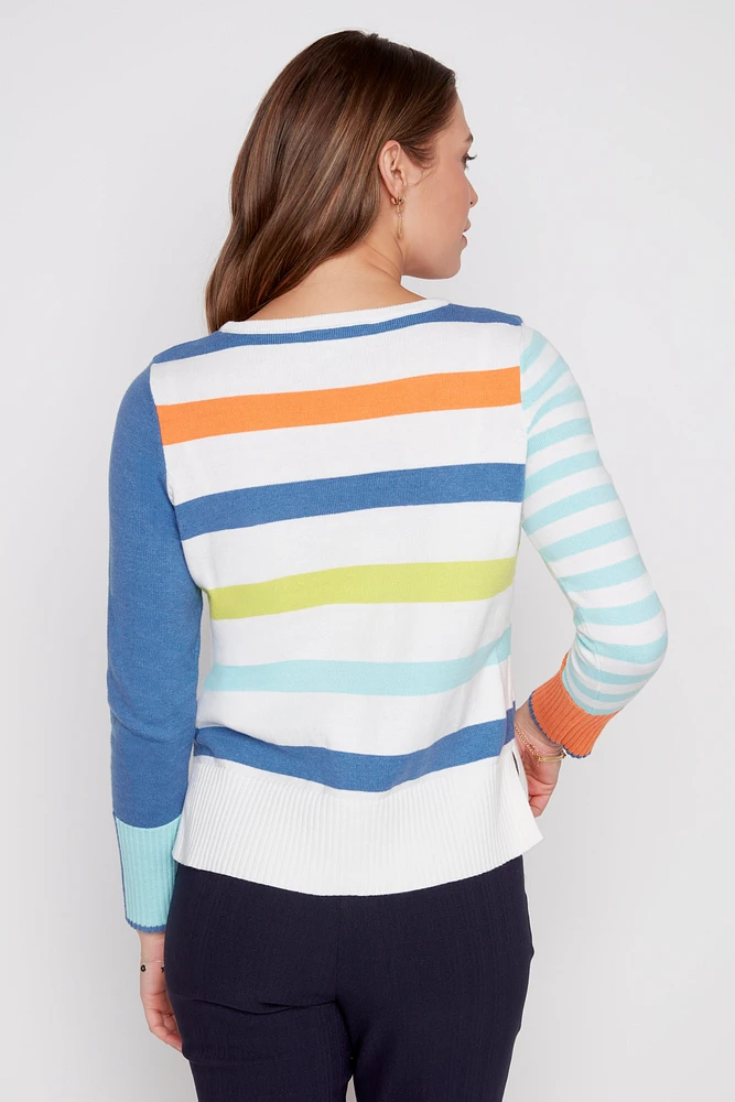 Le pull en coton mélangé à coeurs multicolores