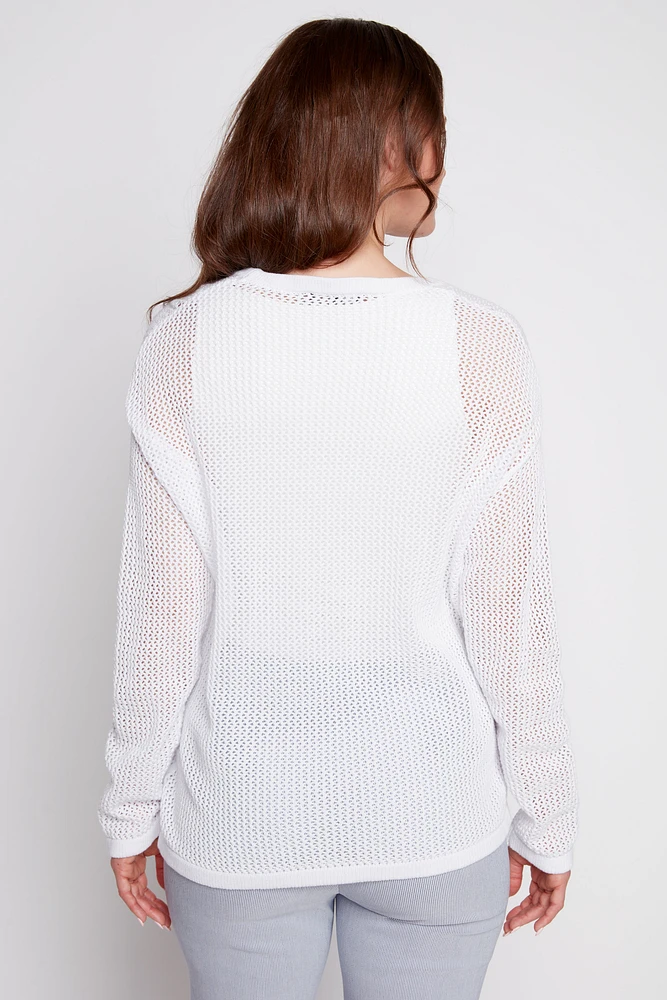 Le pull en coton au crochet avec broderie florale