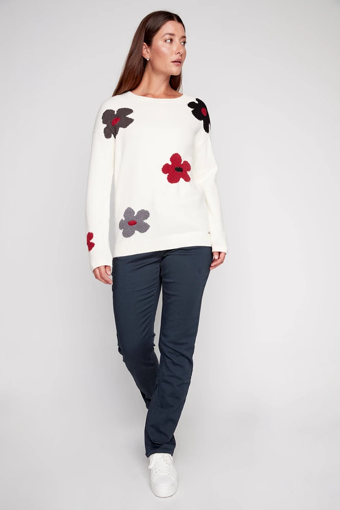 Le pull à fleurs dispersées