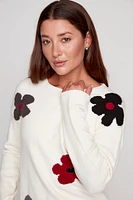 Le pull à fleurs dispersées