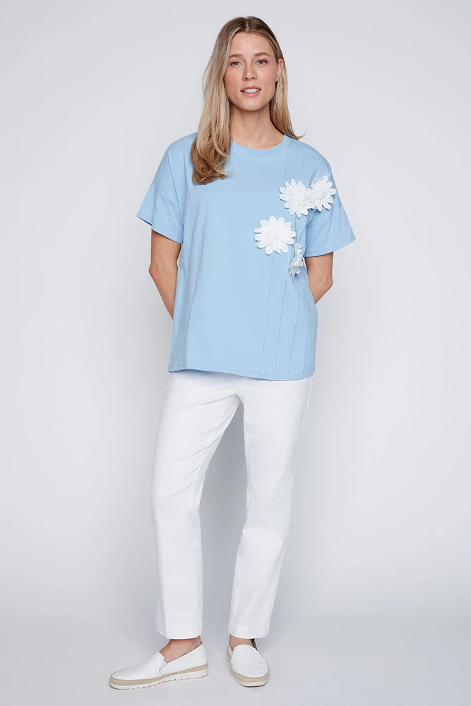Le t-shirt fleurs au crochet