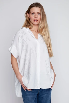 La blouse à détails strass