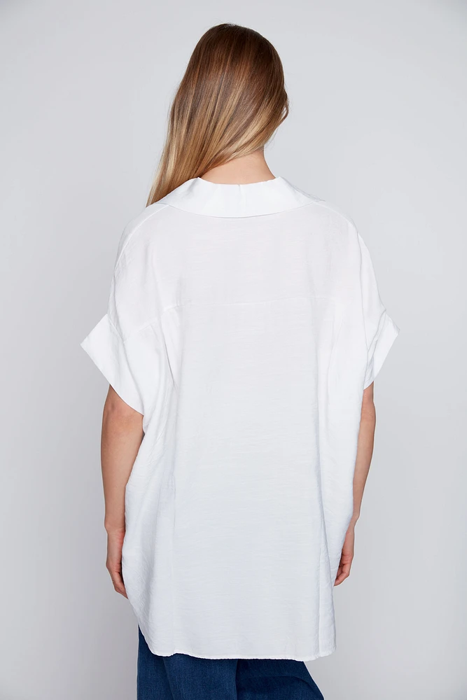La blouse à détails strass