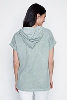 Le sweat à capuche froissé avec visage