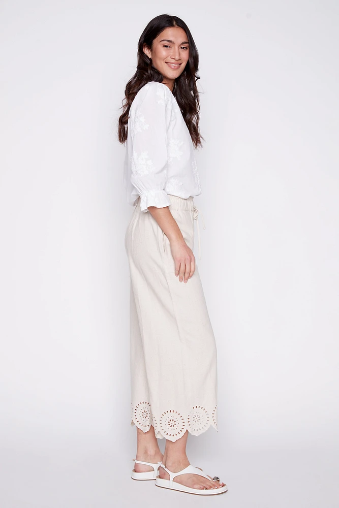 Eyelet hem capri