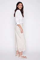 Eyelet hem capri