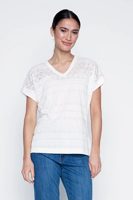 Le t-shirt abstrait dévoré