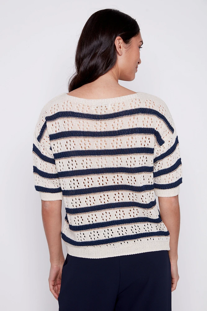 Le pull en crochet à rayures