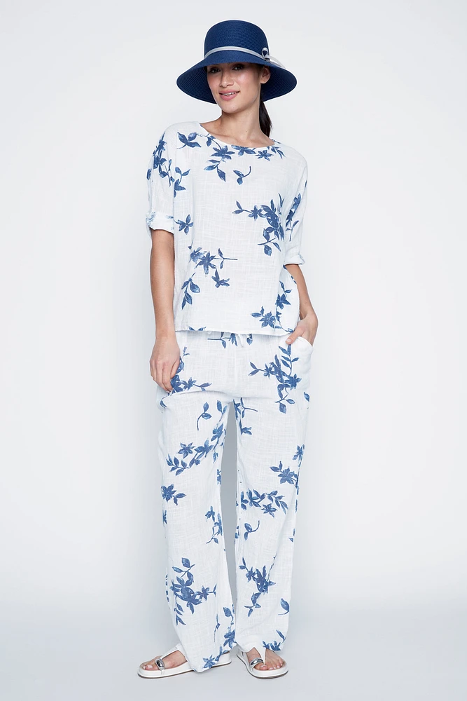 Le pantalon en coton à imprimé floral