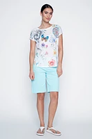 Le t-shirt imprimé floral d'été