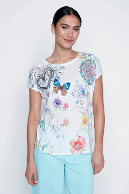 Le t-shirt imprimé floral d'été