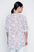 La blouse en gaze de coton imprimé marguerites
