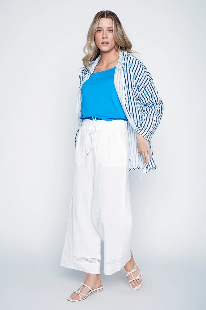 Le cardigan gaze de coton à rayures et imprimé marguerites