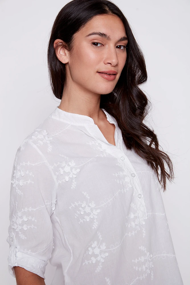 La blouse en coton brodé