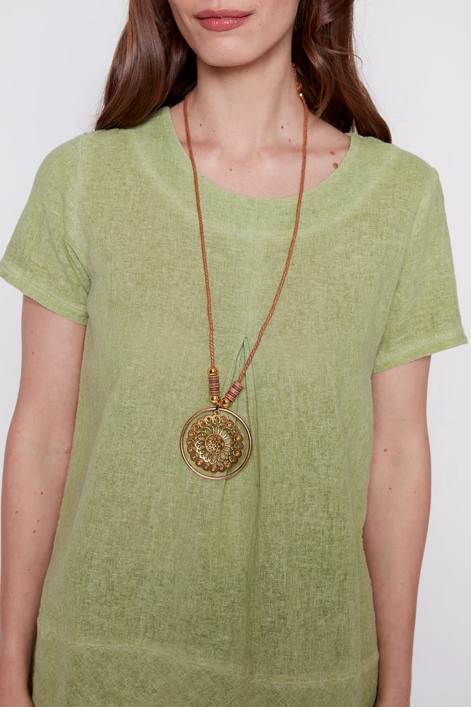 Solid tunic with necklace