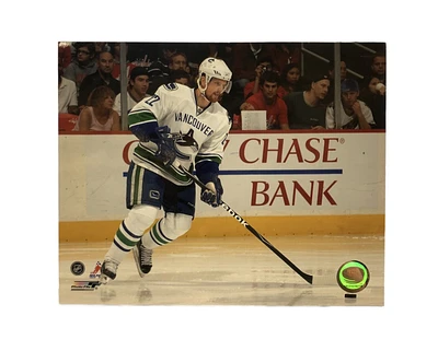 NHL 8X10 Player Photograph Away Daniel Sedin Canucks