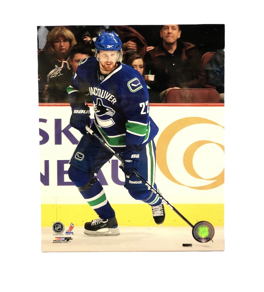 NHL 8x10 Player Photograph Focused Daniel Sedin Canucks