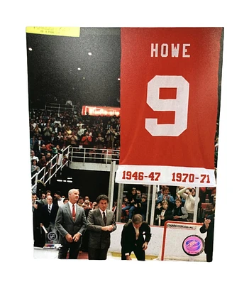 NHL 8X10 Vintage Player Photograph Banner Gordie Howe Red Wings